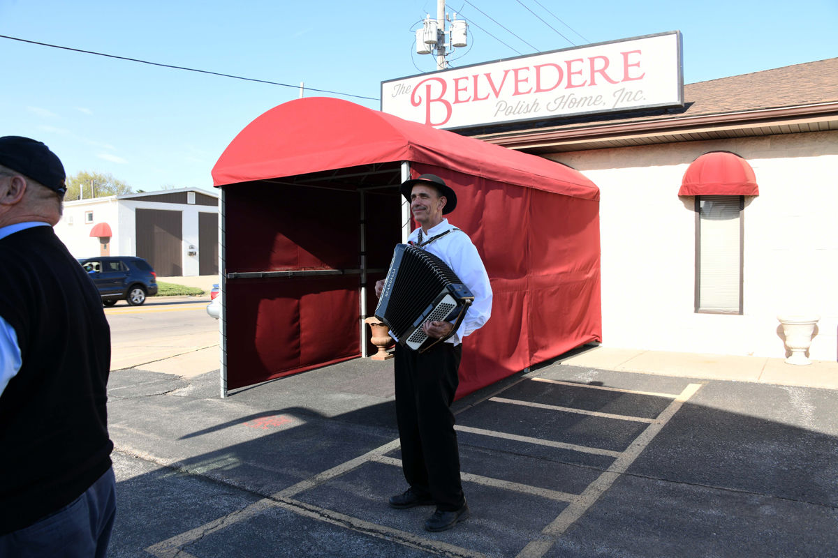 027 Tom Jodlowski welcomes the Fun Club to the Polish Center with lively tunes.JPG